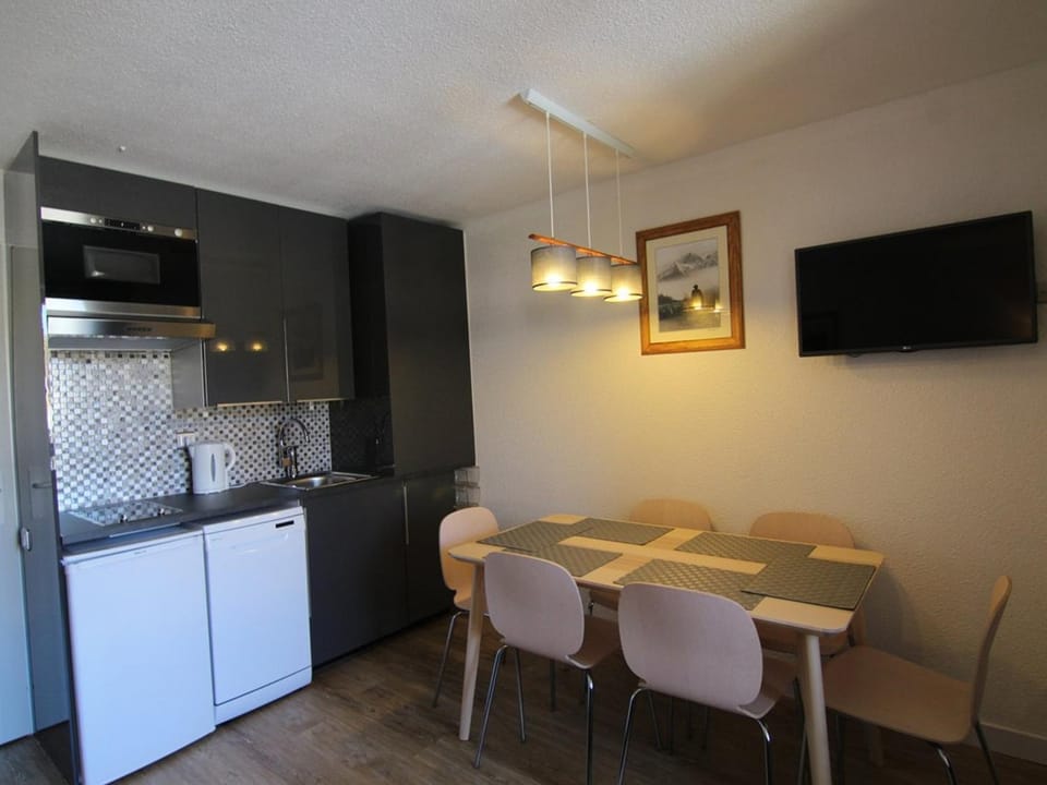 Appartement cosy avec balcon, piscine et sauna - Idéalement situé près des pistes - L'Alpe d'Huez - FR-1-405-358 Apartment in Huez