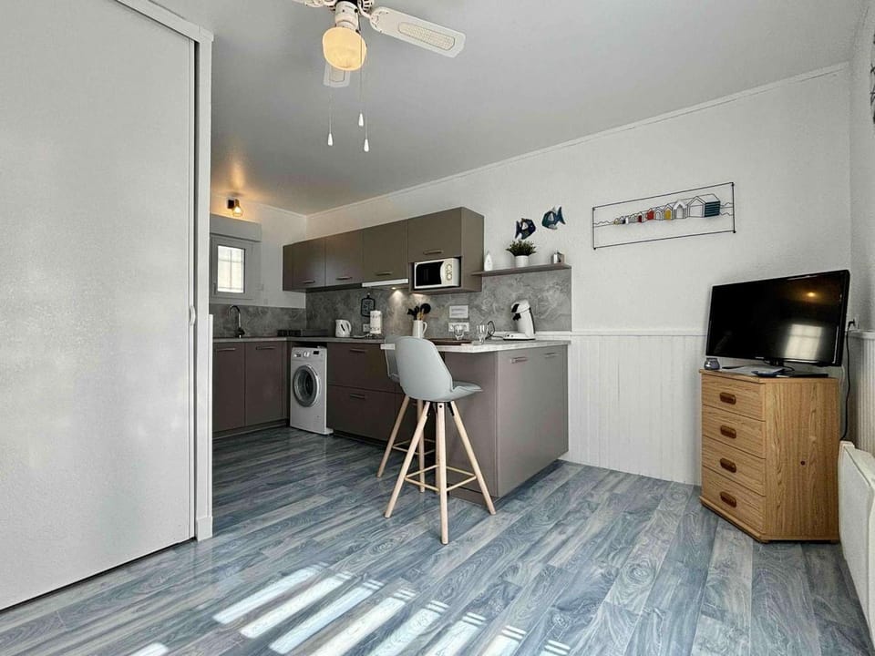 Joli studio proche Port La Cotinière - 2 pers, Parking - FR-1-246A-291 House in Nouvelle-Aquitaine