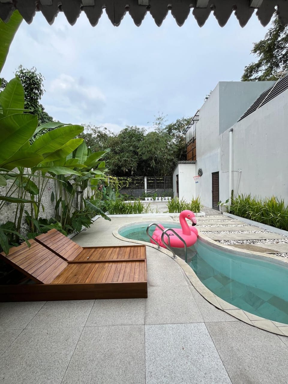 Swimming pool