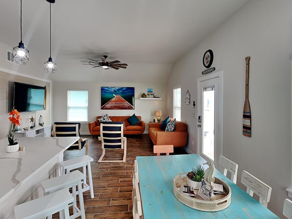 TV and multimedia, Living room, Seating area, Dining area, furniture
