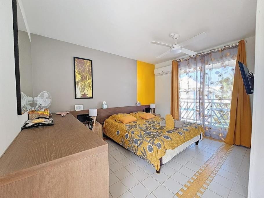 Bed, Seating area, Bedroom