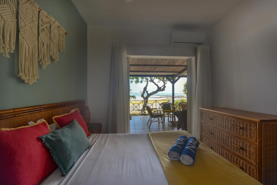 Patio, Bed, Photo of the whole room, Bedroom, air conditioner