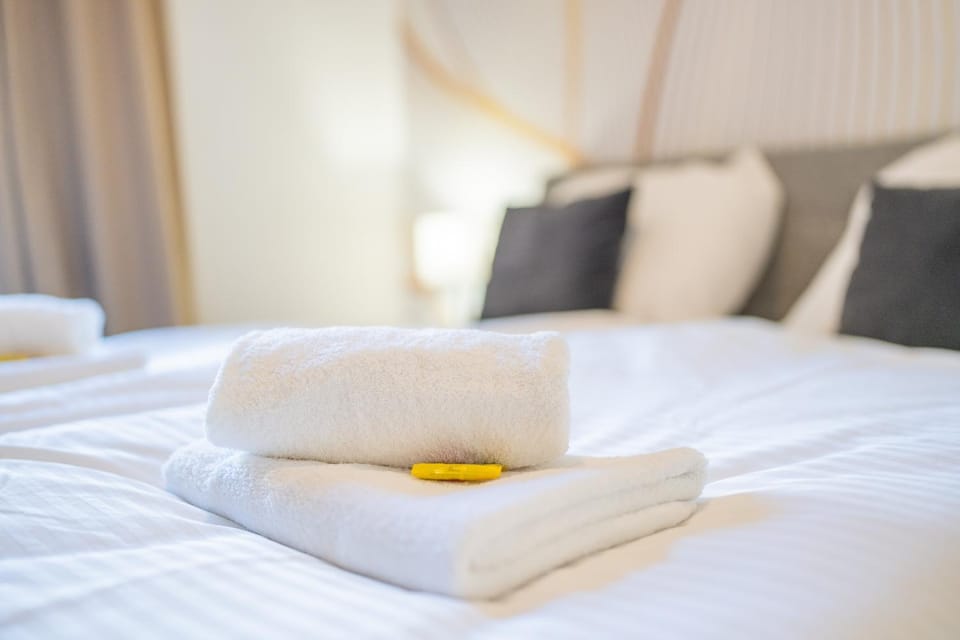 Bed, Photo of the whole room, Bedroom, towels