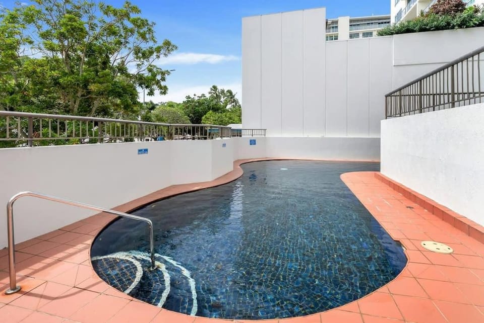 Seven at Aquarius - Coral Sea Views near the Lagoon Apartment in Cairns
