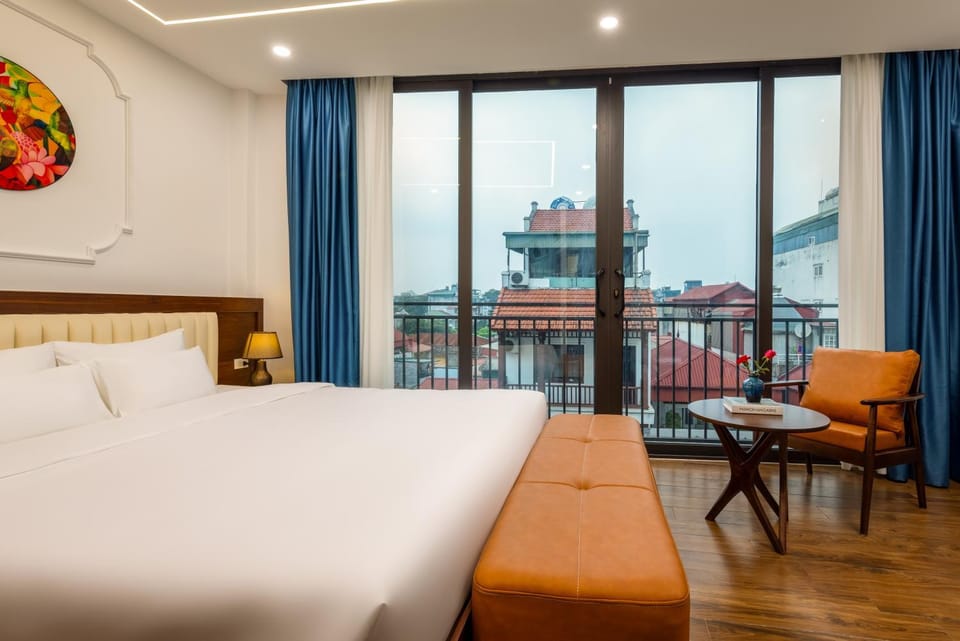 Bed, Natural landscape, View (from property/room), Balcony/Terrace, Living room, Photo of the whole room, Seating area, Bedroom