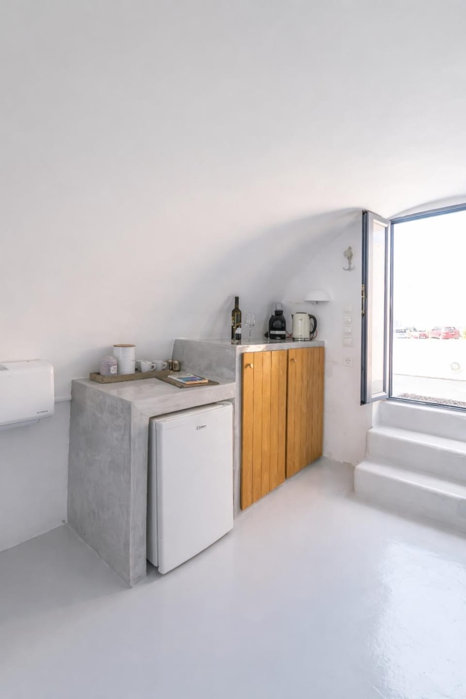 Dome suite,hot tub,sea view in Firostefani! Apartment in Thera