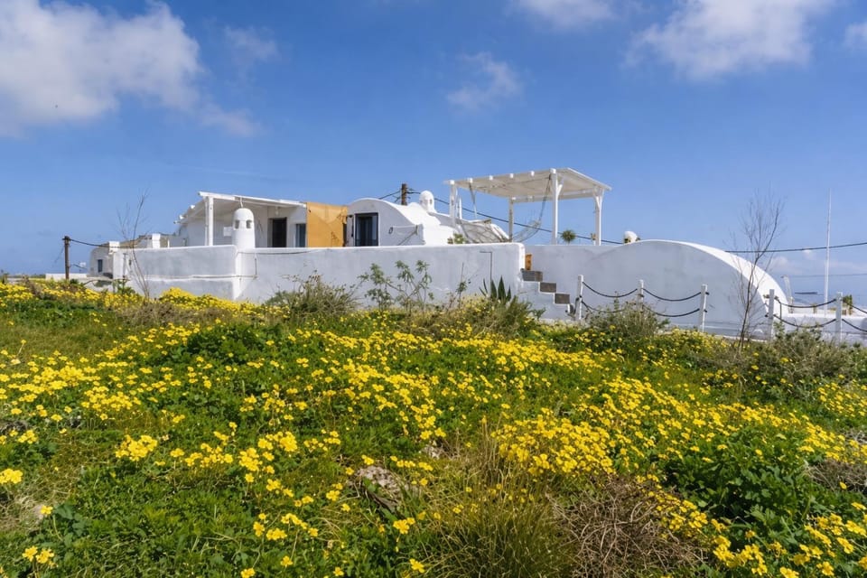 Dome suite,hot tub,sea view in Firostefani! Apartment in Thera