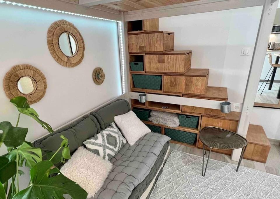 Living room, Seating area