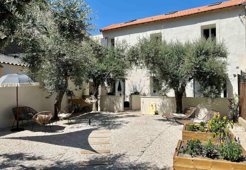 Property building, Patio, Spring, Day, Garden, Garden view