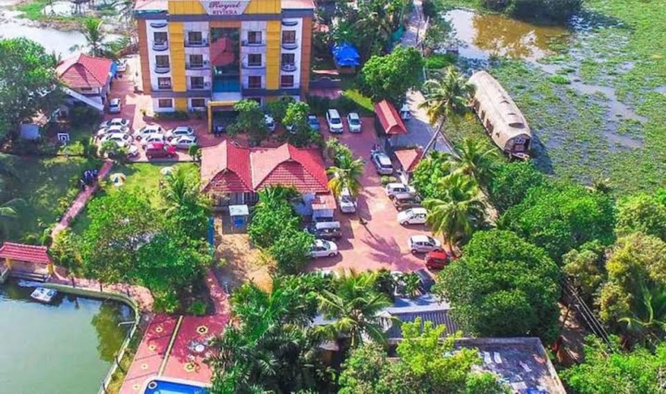 Property building, Garden, Lake view, Parking