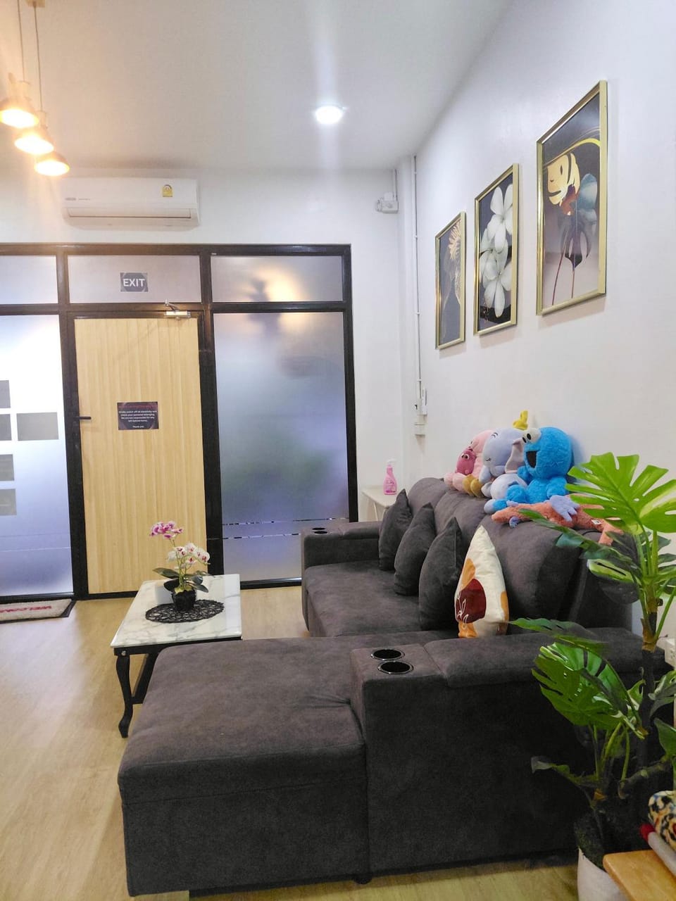 TV and multimedia, Living room, Seating area