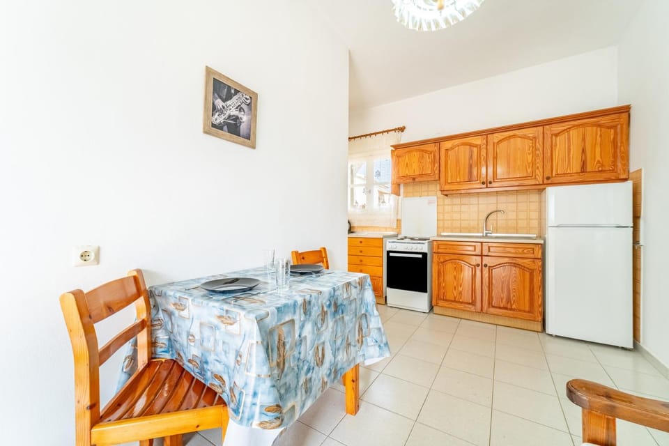 Property building, Kitchen or kitchenette, Living room