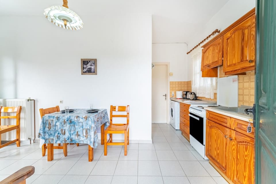Property building, Kitchen or kitchenette, Living room