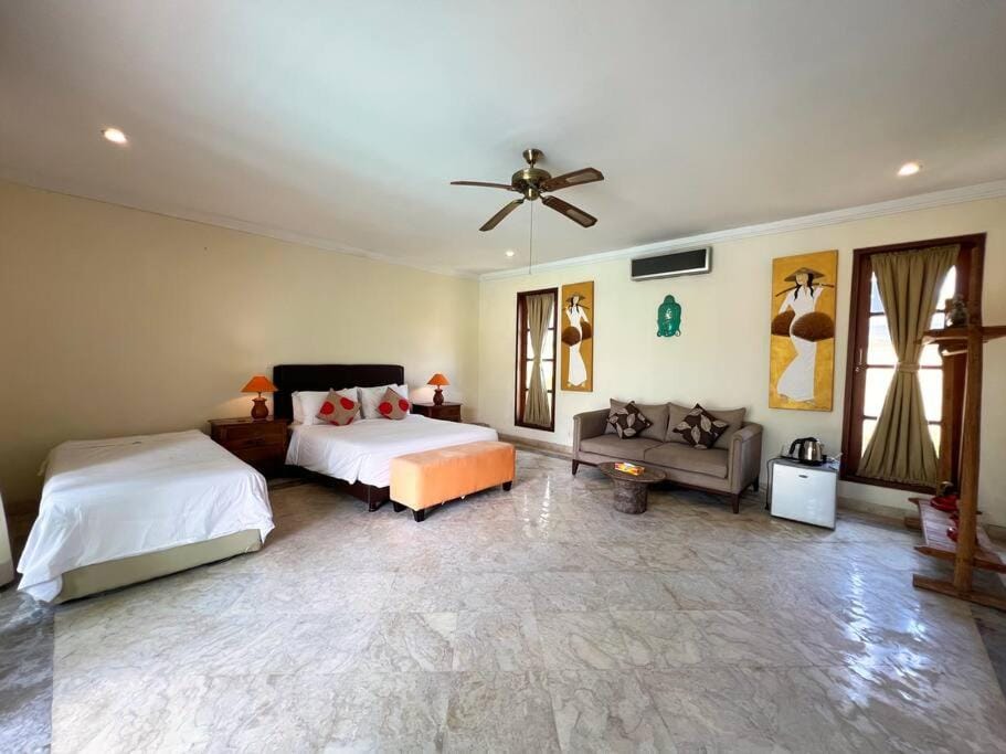 5-BR Villa in Sanur mins walk to the beach and central Sanur Villa in Denpasar