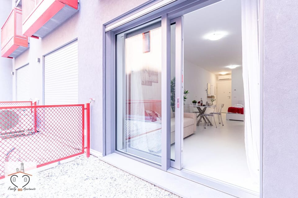 Property building, Garden, View (from property/room), Garden view, Inner courtyard view