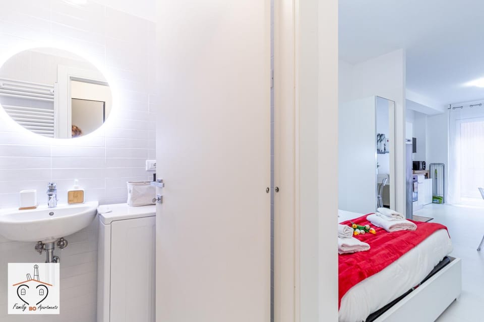 Bed, Bathroom, Photo of the whole room, Bedroom, towels