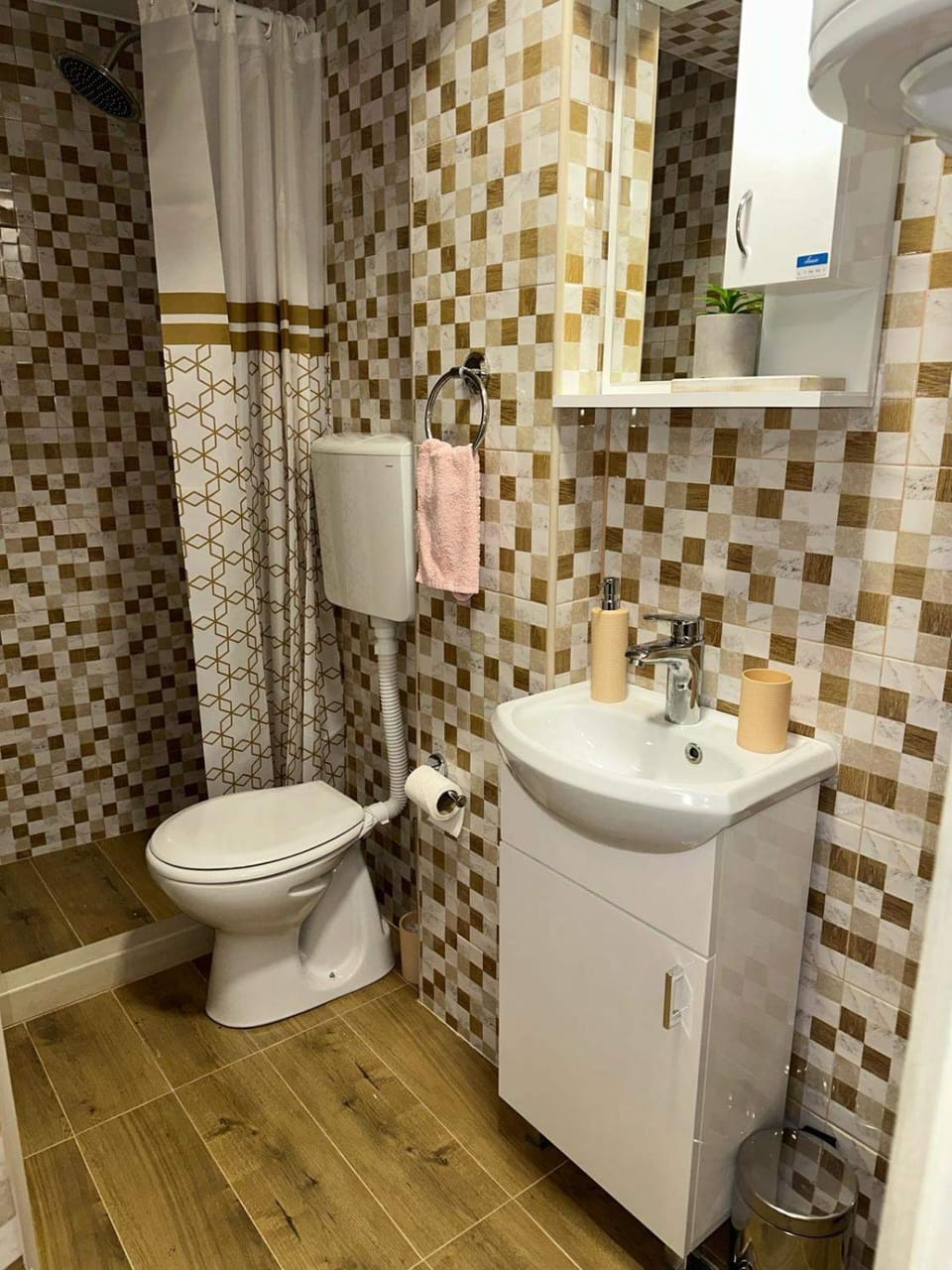 Shower, Toilet, Bathroom, towels