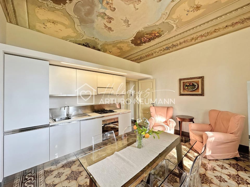 Kitchen or kitchenette, Living room, Seating area, Dining area, oven, stove