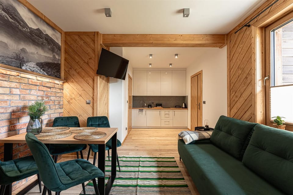 TV and multimedia, Kitchen or kitchenette, Living room, Seating area