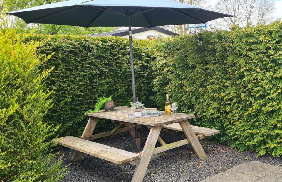 Garden, Dining area