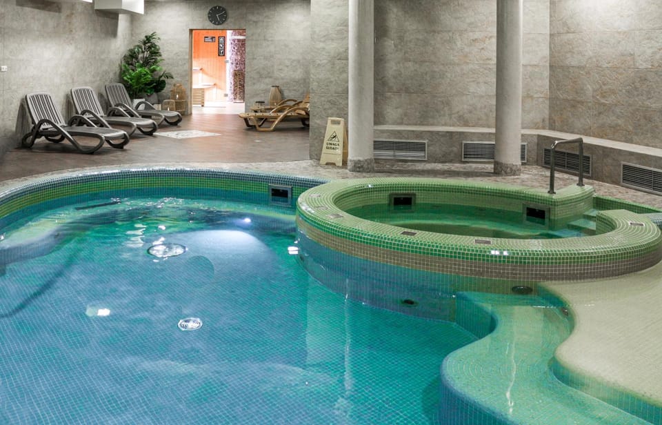 Swimming pool, sunbed