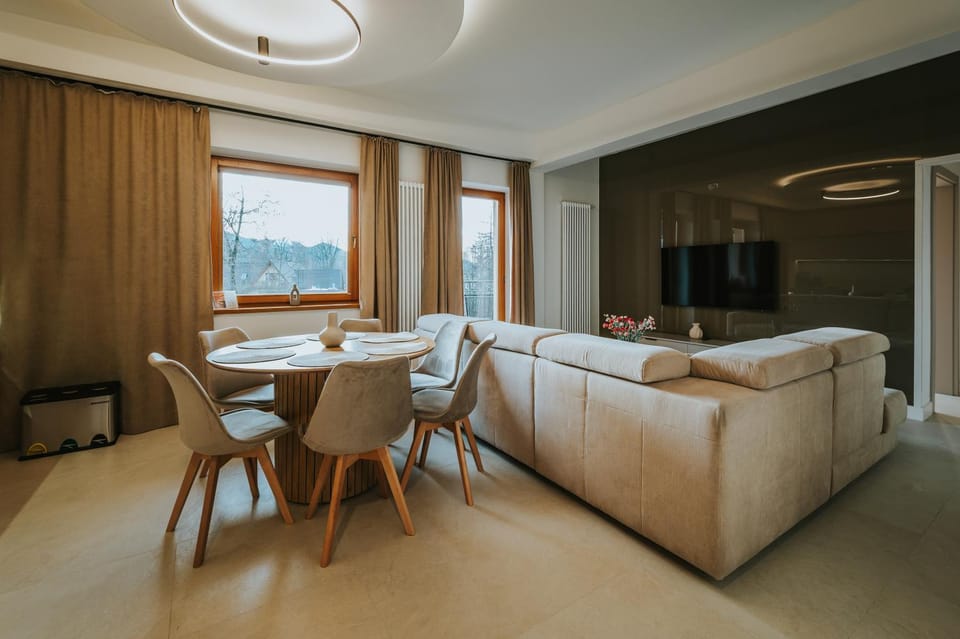 TV and multimedia, Living room, Seating area, Dining area