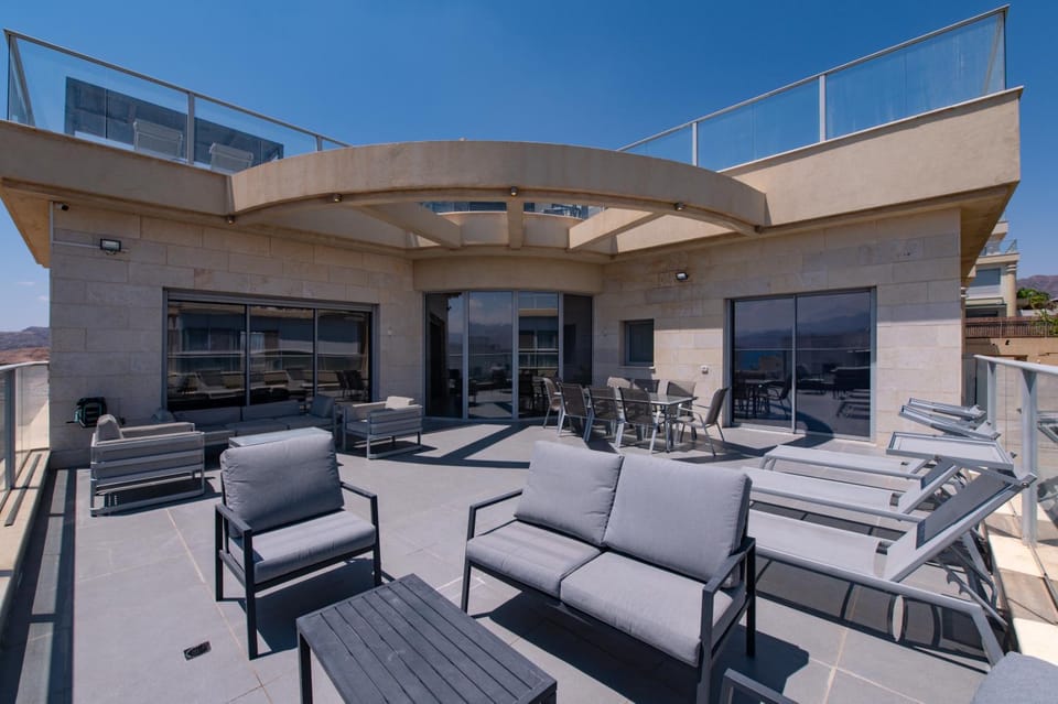 Balcony/Terrace, City view