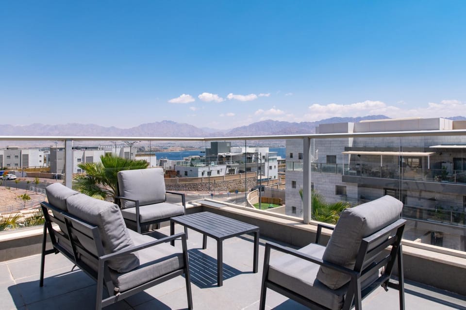 Balcony/Terrace, Seating area, City view, Sea view