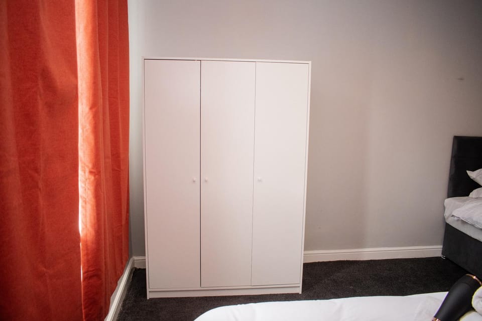 Bedroom, wardrobe