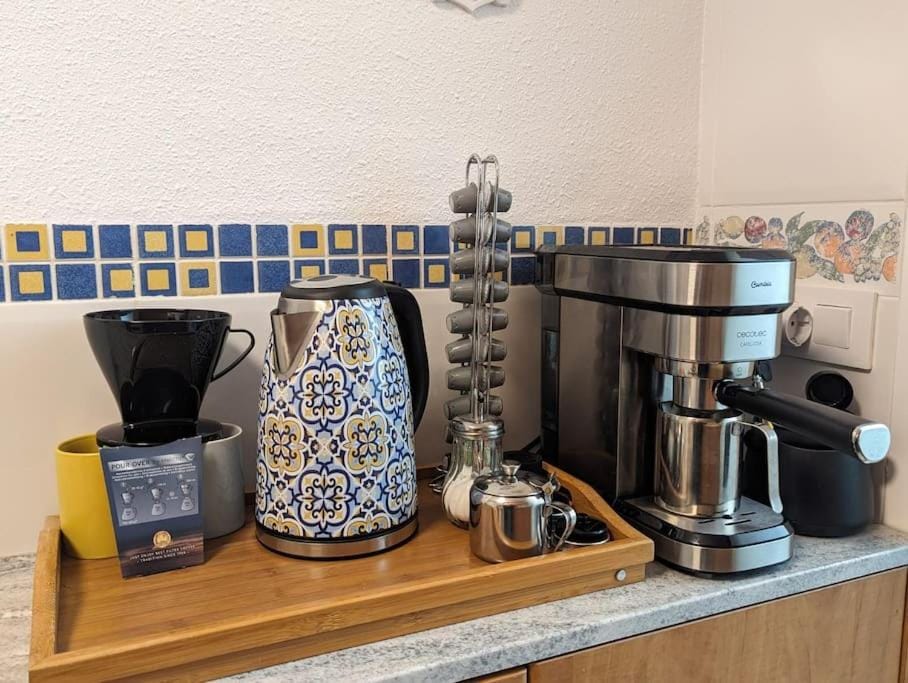 Coffee/tea facilities, toaster