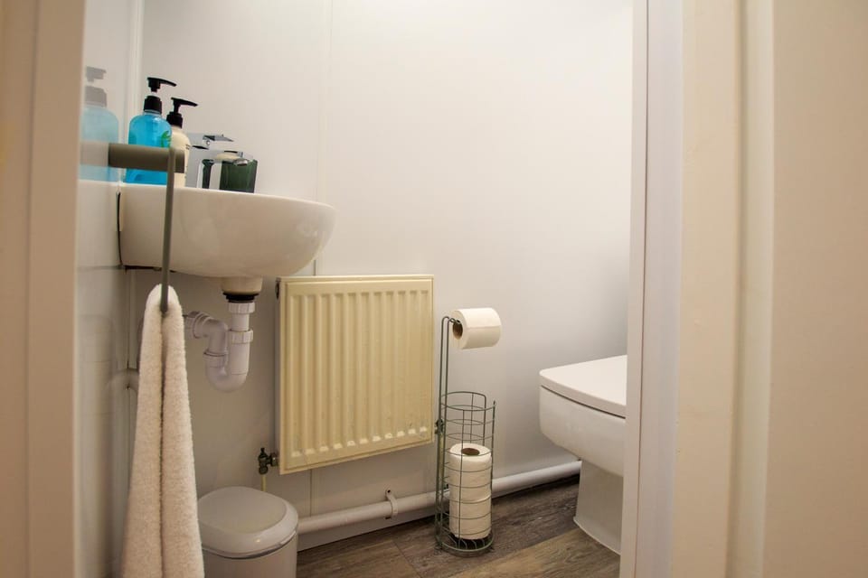 Toilet, Bathroom, towels