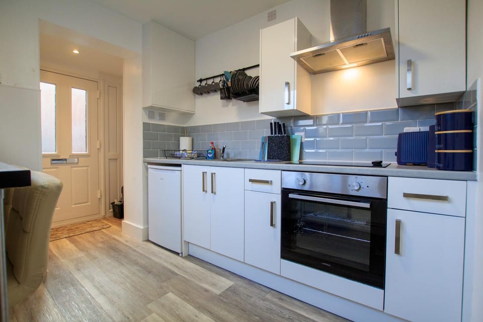 Kitchen or kitchenette, minibar, pet friendly, stove
