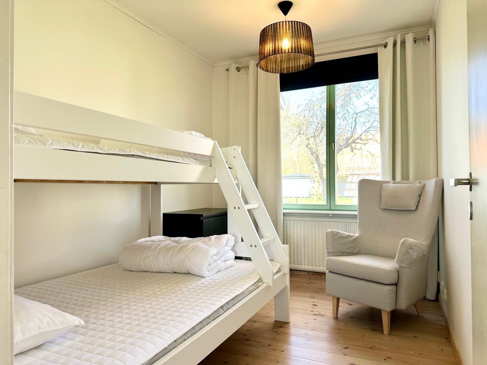 Bed, Photo of the whole room, Bedroom, bunk bed
