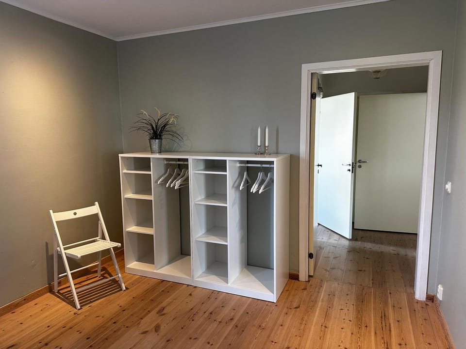 Bedroom, wardrobe