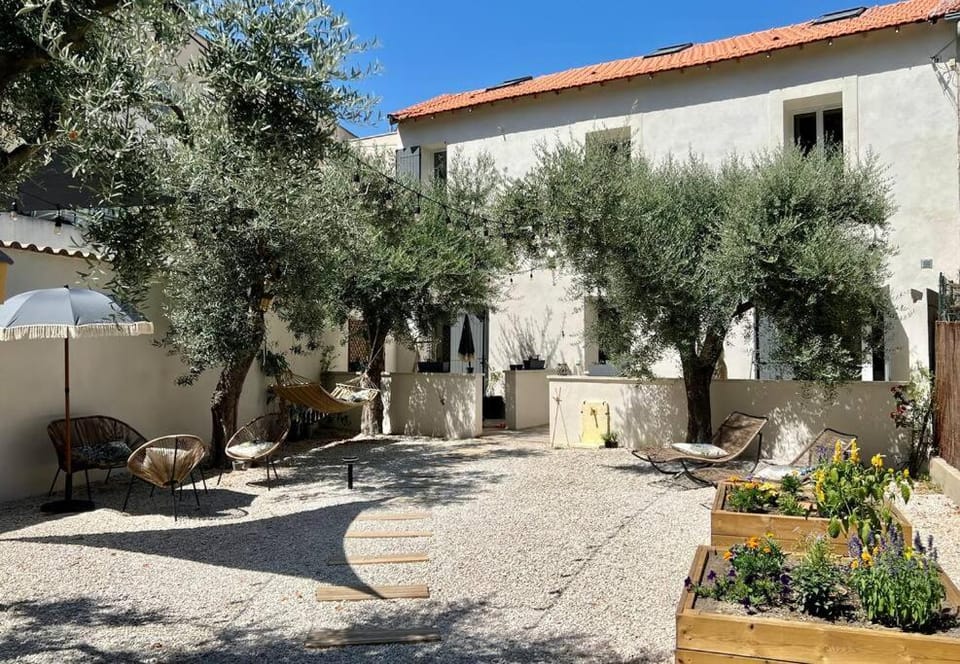 Property building, Spring, Day, Garden, Garden view