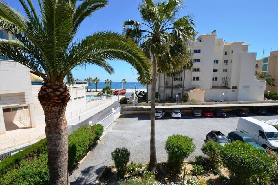 Appartement met zicht op ZEE, strand op 40 meter. Apartment in Marina Baixa