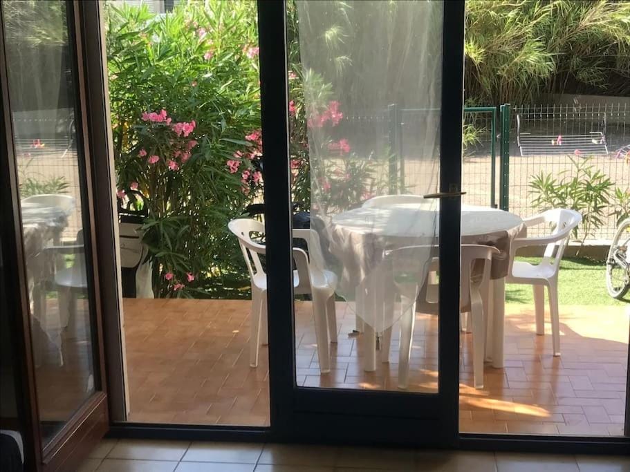 Grand Studio rez de jardin avec parking à 5 min à pieds de la mer et commerces Apartment in Calvi