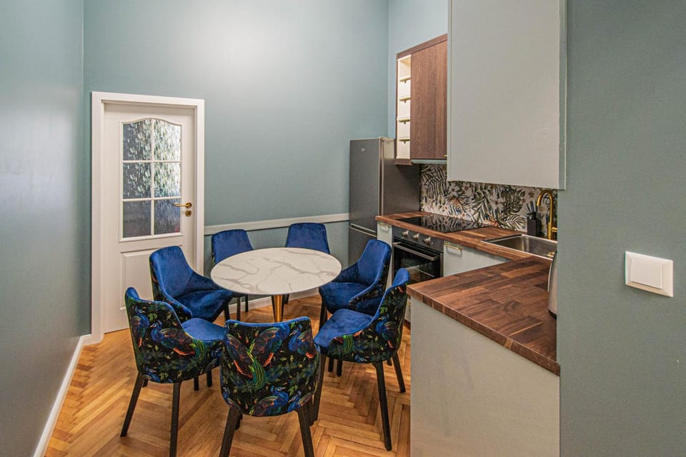 Kitchen or kitchenette, Living room, Seating area, Dining area, minibar, pet friendly, stove