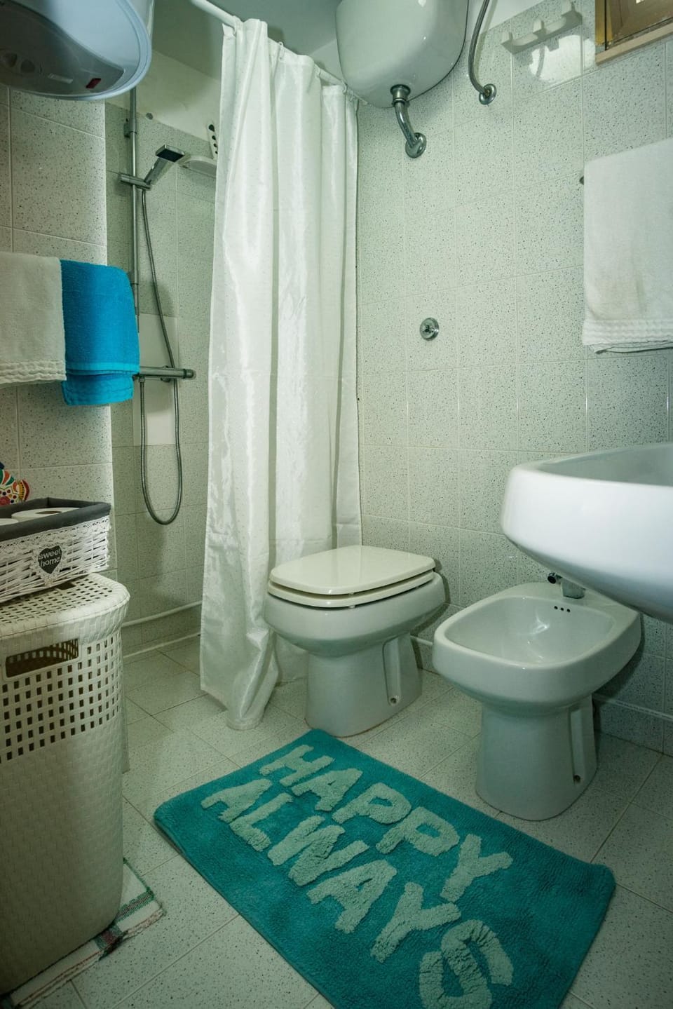 Shower, Bathroom, bidet, towels