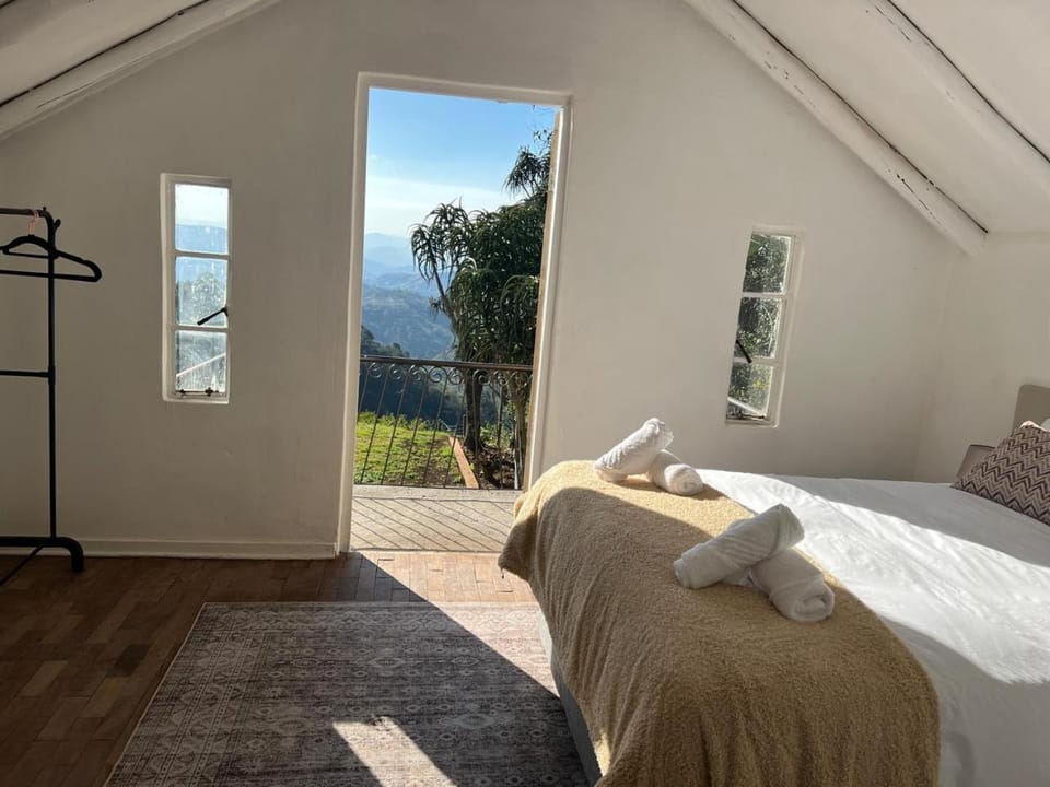 Bedroom, Mountain view