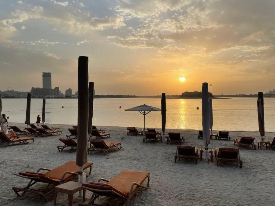 FIRST CLASS 1BR in Royale Apartment on the Palm Apartment in Dubai