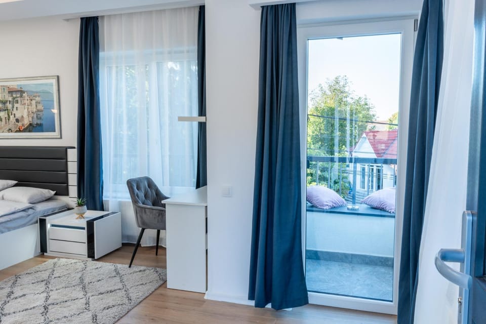 Balcony/Terrace, Quiet street view