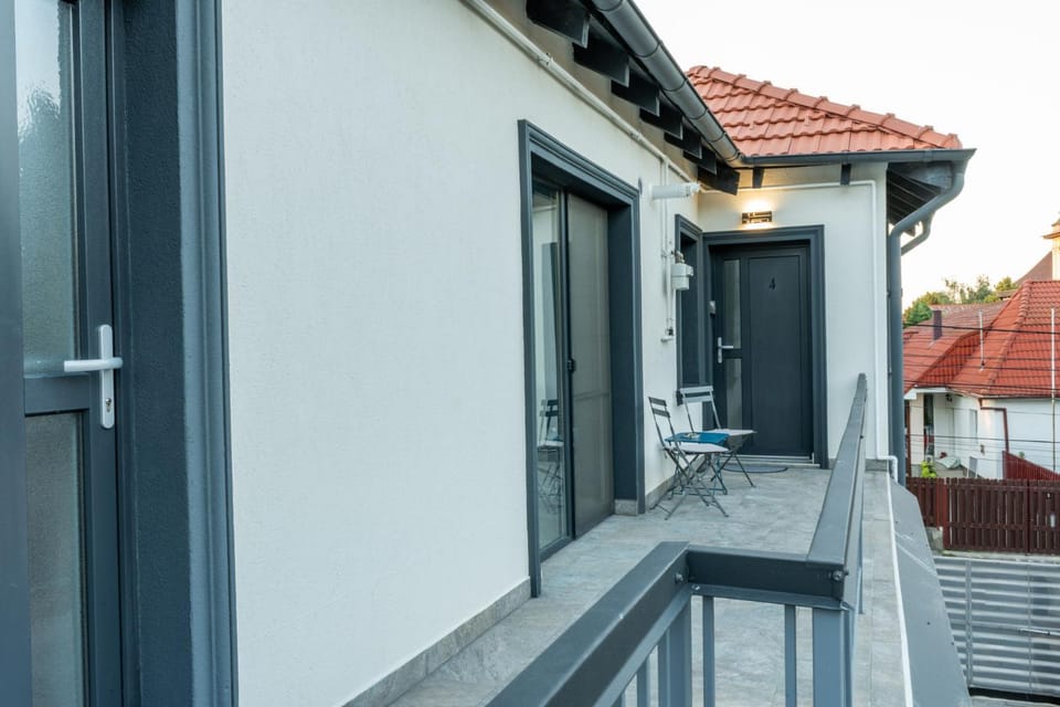Coffee/tea facilities, Balcony/Terrace, Inner courtyard view