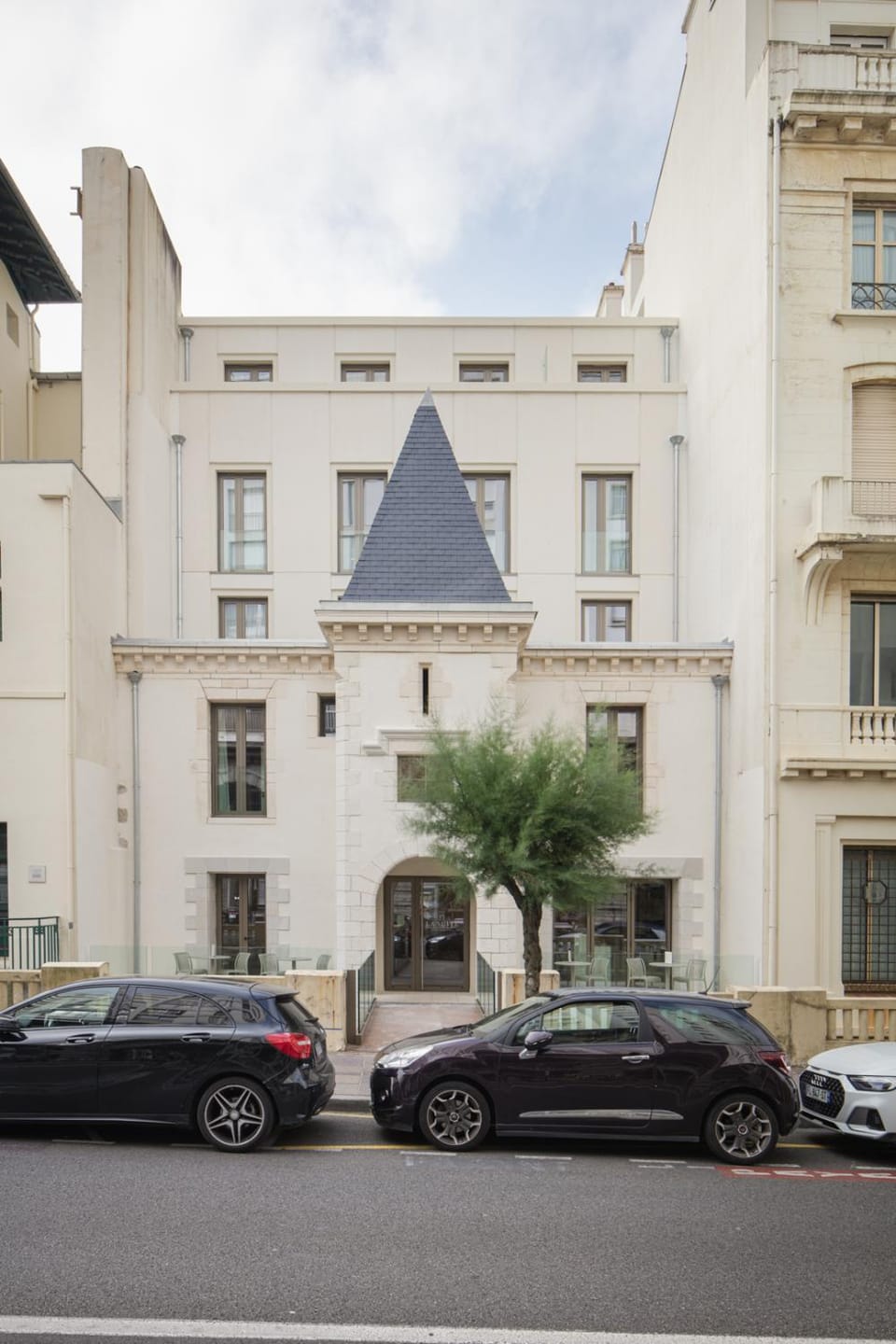 Property building, Facade/entrance