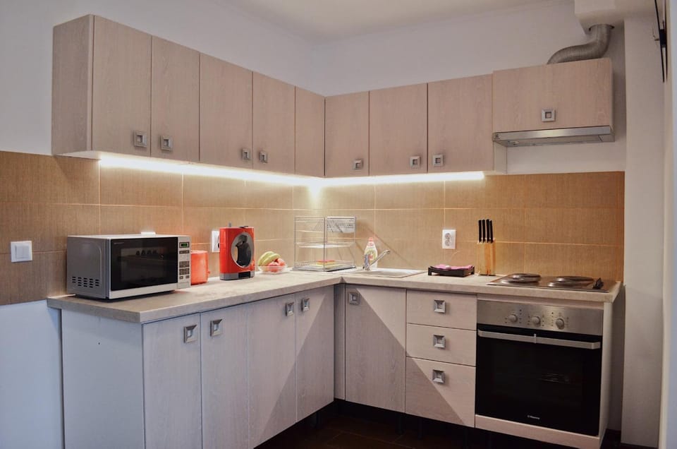 Kitchen or kitchenette, Dining area, Communal kitchen