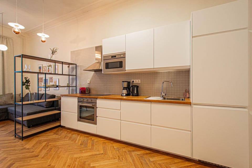 Bed, Coffee/tea facilities, Kitchen or kitchenette, Photo of the whole room, minibar, pet friendly, stove, toaster