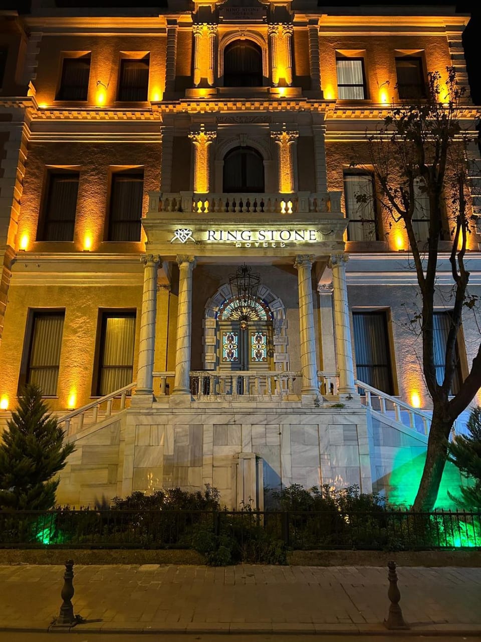 Property building, Facade/entrance, Night