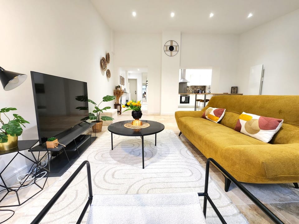 TV and multimedia, Living room, Seating area