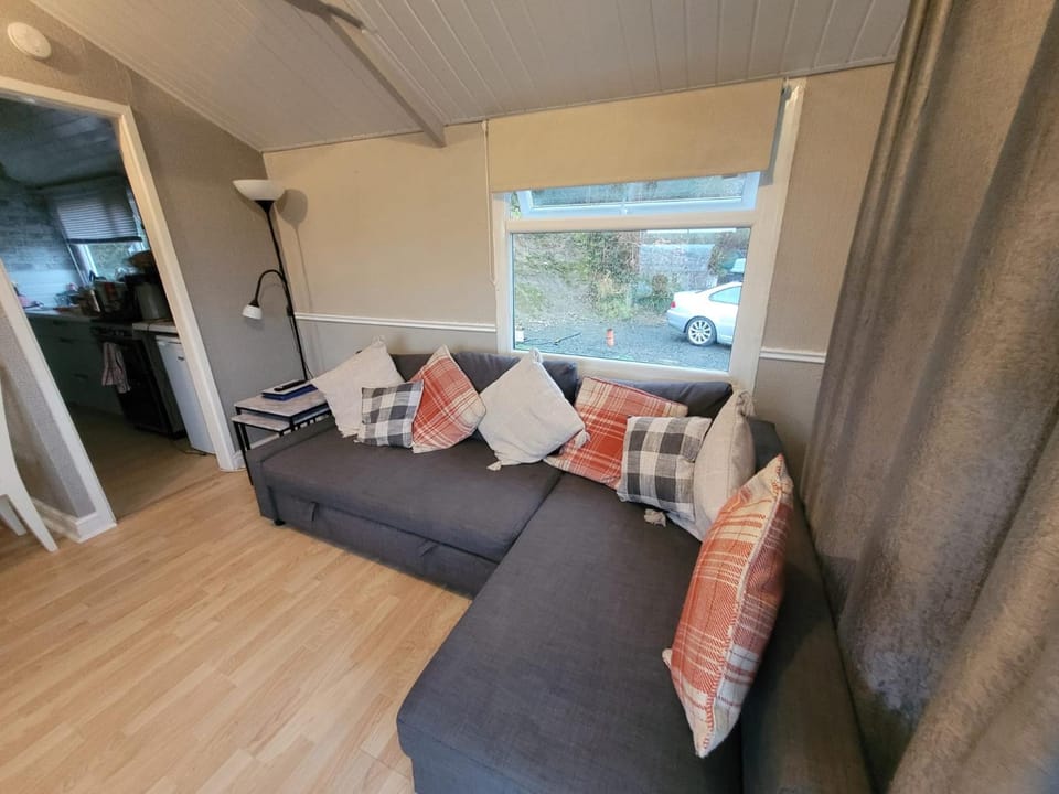 No. 4 Sunny Lodge By The Sea Chalet in Tirymynach