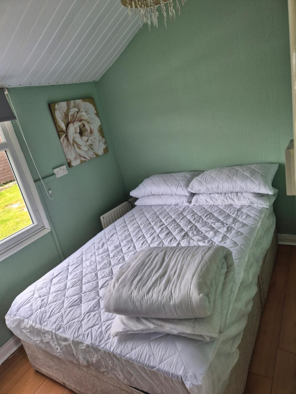 No. 4 Sunny Lodge By The Sea Chalet in Tirymynach